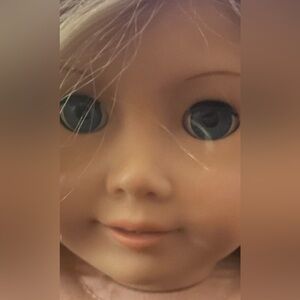 American Girl doll Like New Blonde hair i have the box for this doll too!!